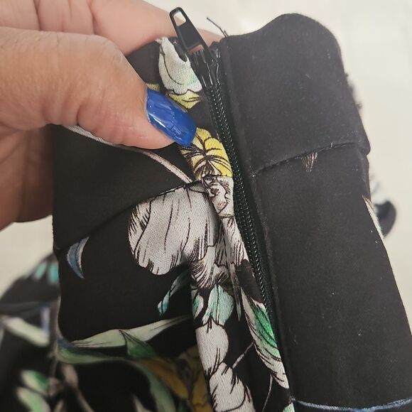 Floral Print Black Leggings - Picture 3 of 16